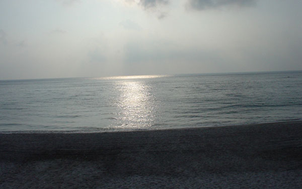 誰もいない海岸