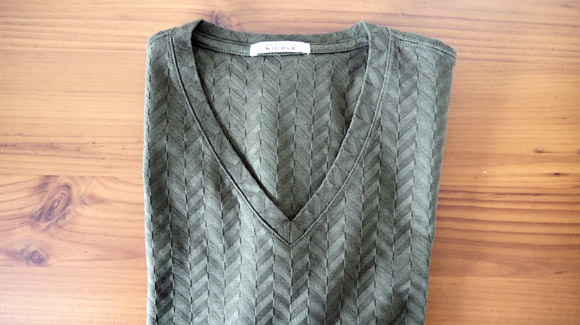 ヘリンボーン柄VネックTシャツ